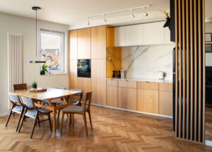 scandi-open-space-interior-kitchen-dining-room-with-family-table-kitchen-accessories